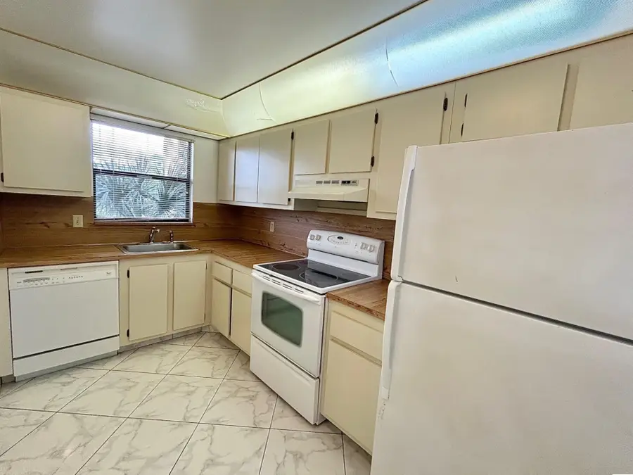 4700 Lucerne Lakes Boulevard W #407, Lake Worth, FL 33467 - Image #2