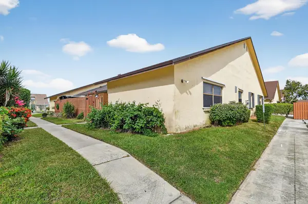 484 Springdale Circle #48d, Palm Springs, FL 33461