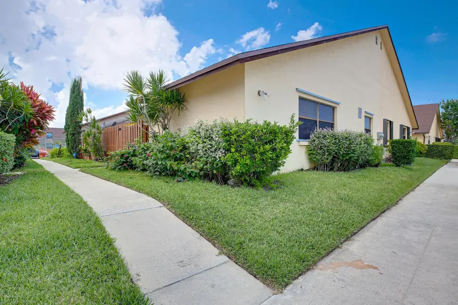 484 Springdale Circle #48d, Palm Springs, FL 33461 - Image #2