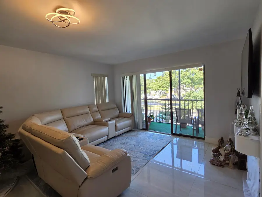 1115 Green Pine Boulevard #D2, West Palm Beach, FL 33409 - Image #3