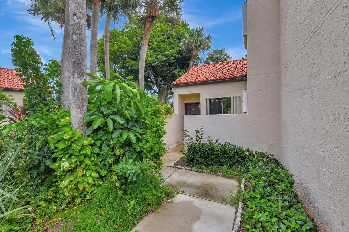 22 Via De Casas Sur #101, Boynton Beach, FL 33426 - Image #1