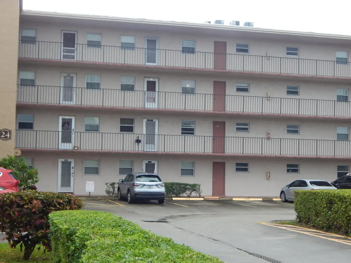 225 Bonnie Boulevard #204, Palm Springs, FL 33461 - Image #1