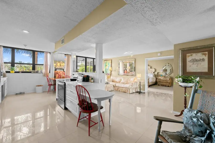 800 Jeffery Street #204, Boca Raton, FL 33487 - Image #2