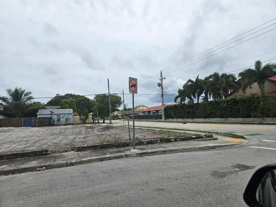 732 W Lakewood Road, West Palm Beach, FL 33405 - Image #2