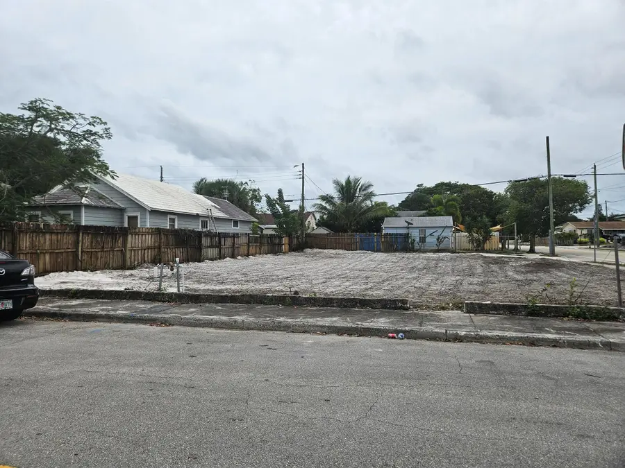 732 W Lakewood Road, West Palm Beach, FL 33405 - Image #3