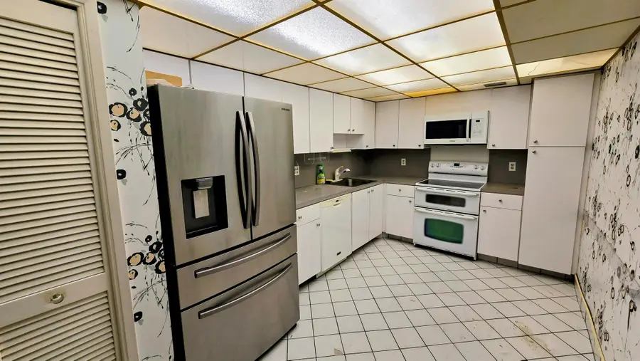 555 Oaks Lane #207, Pompano Beach, FL 33069 - Image #2