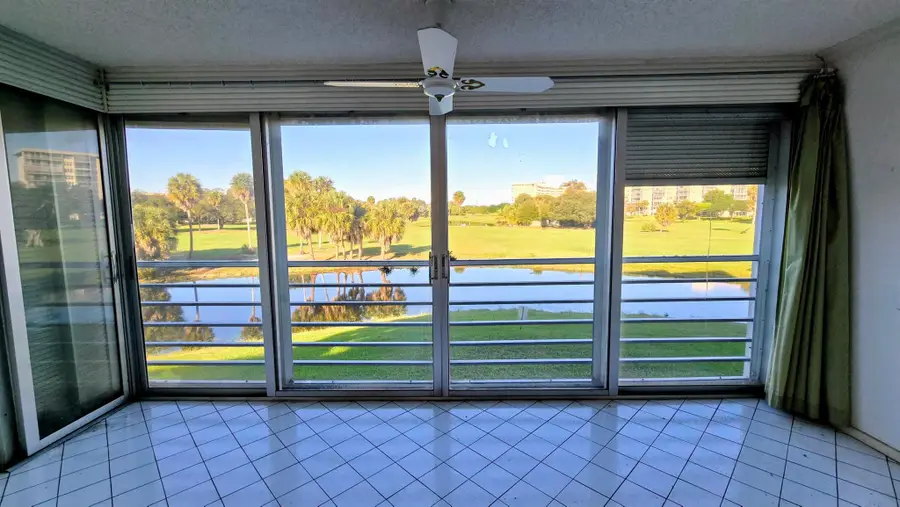 555 Oaks Lane #207, Pompano Beach, FL 33069 - Image #3