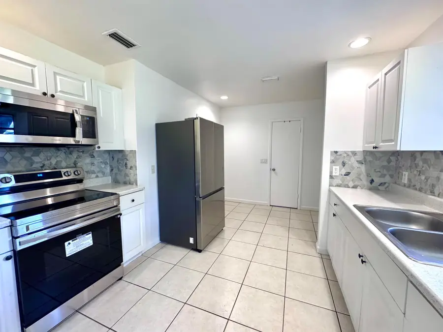 3692 Corrigan Court, Palm Springs, FL 33461 - Image #3