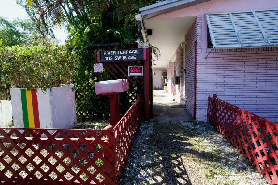 1113 SW 15th Avenue, Fort Lauderdale, FL 33312 - Image #2