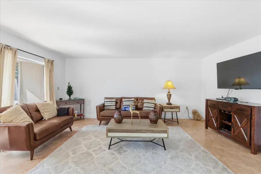 11140 SW 11th Place, Davie, FL 33324 - Image #3