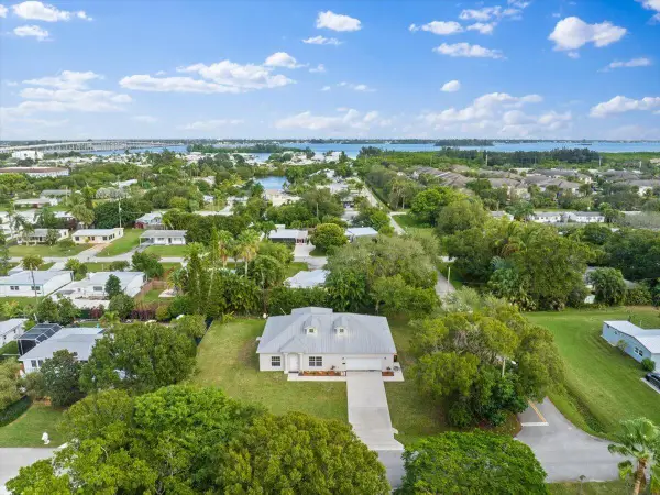 1410 4th Court, Vero Beach, FL 32960