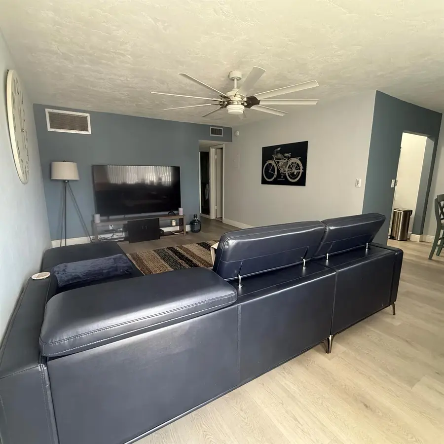 2102 Lake Osborne Drive #20, Lake Worth Beach, FL 33461 - Image #2