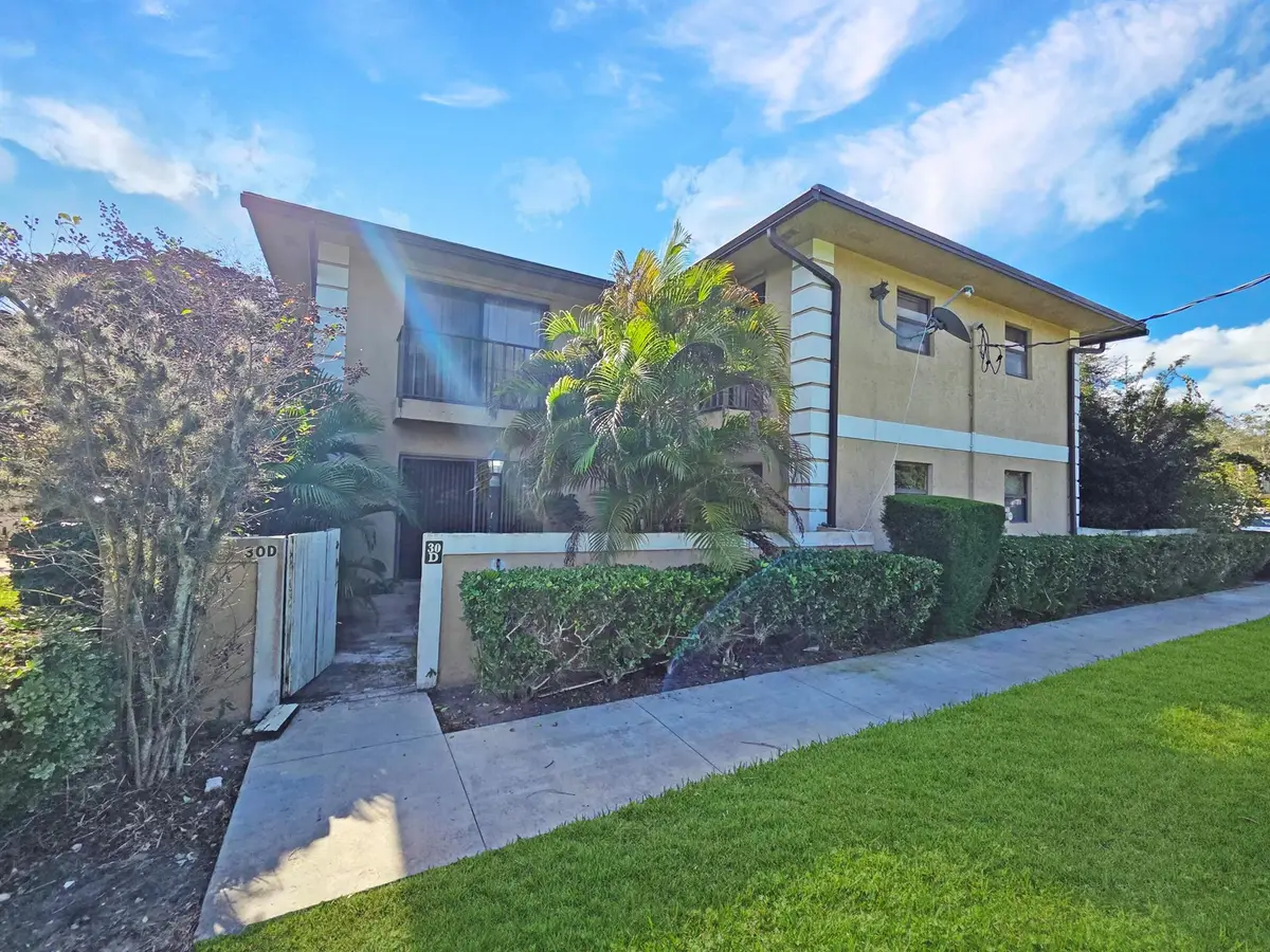 1482 N Lawnwood Circle #30-D, Fort Pierce, FL 34950 - Image #1