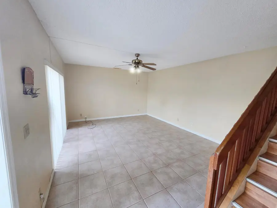 1482 N Lawnwood Circle #30-D, Fort Pierce, FL 34950 - Image #3