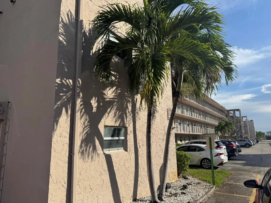 725 Lori Drive #107, Palm Springs, FL 33461 - Image #3