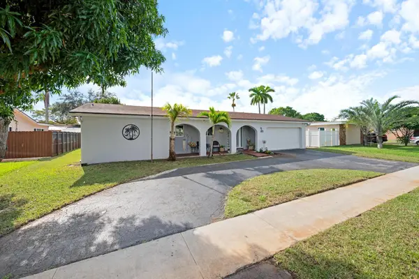 8820 NW 4th Street, Pembroke Pines, FL 33024