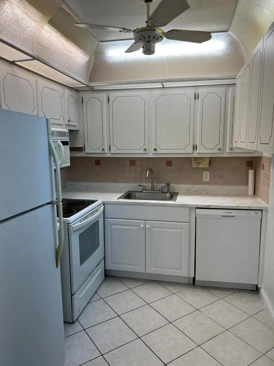 66 Windsor D, West Palm Beach, FL 33417 - Image #3