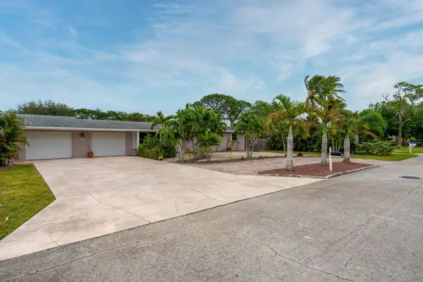 18989 SE Hillcrest Drive, Tequesta, FL 33469