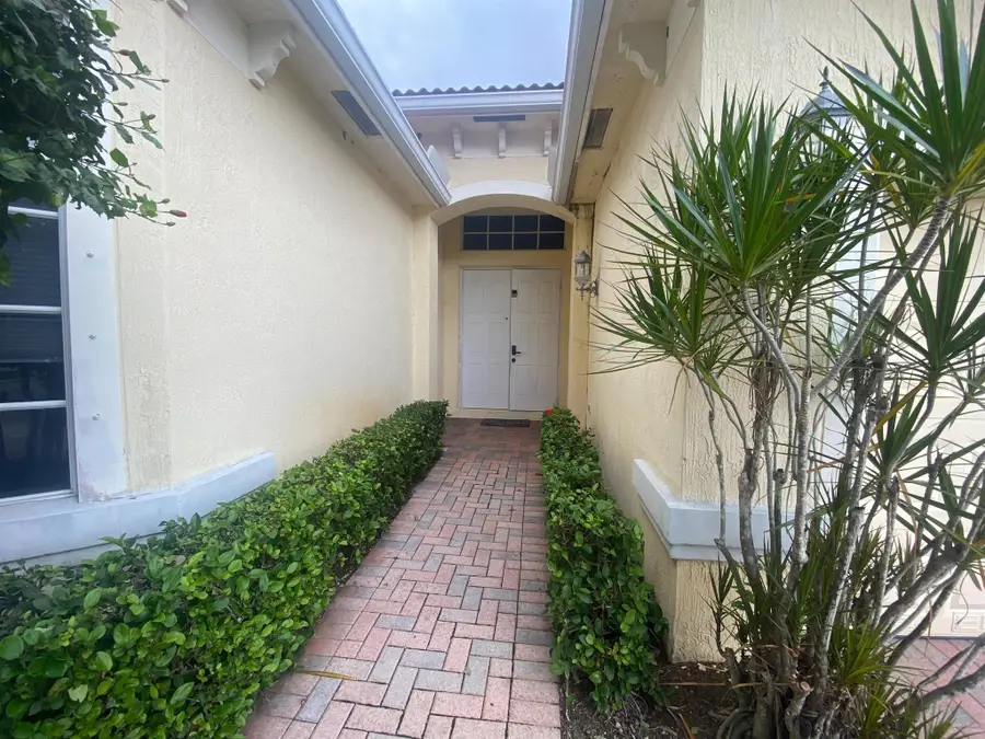 19305 SW 66th Street, Pembroke Pines, FL 33332 - Image #2