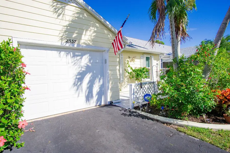 2537 SE Tropical East Circle E, Port Saint Lucie, FL 34952 - Image #3