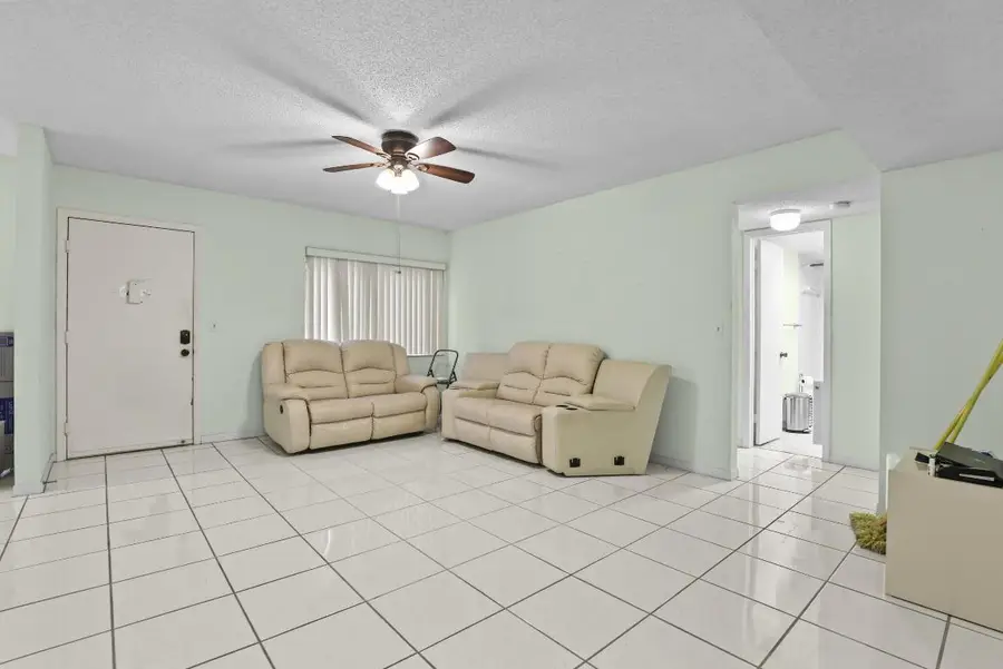 5280 Las Verdes Circle #219, Delray Beach, FL 33484 - Image #3