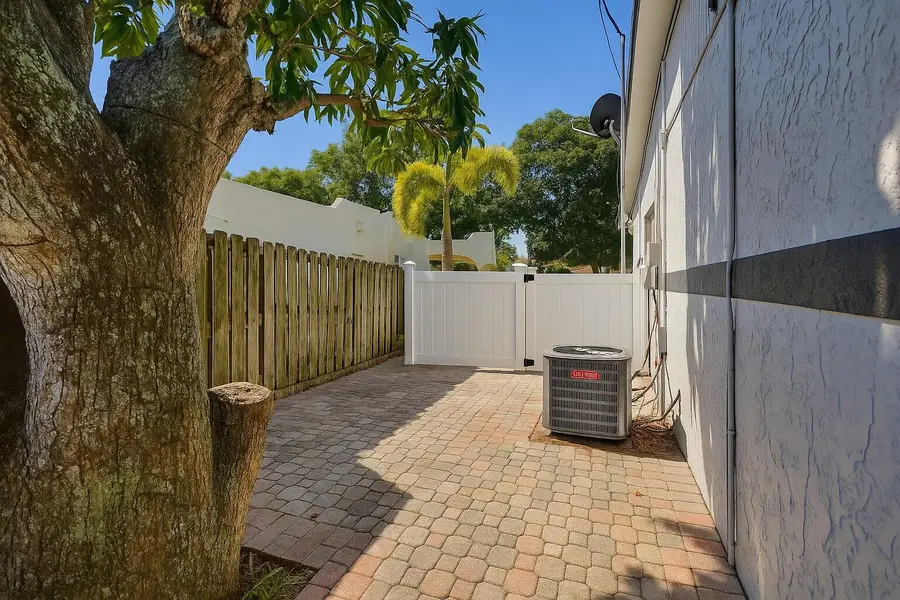 5604 Garden Avenue, West Palm Beach, FL 33405 - Image #3