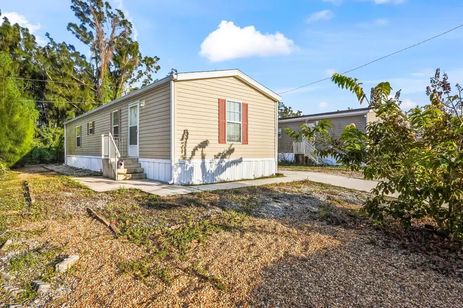 8333 SE Sandy Lane, Hobe Sound, FL 33455 - Image #2