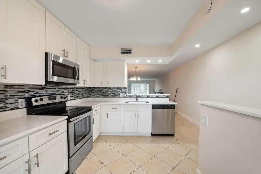 1090 Guildford E #1090, Boca Raton, FL 33434 - Image #2