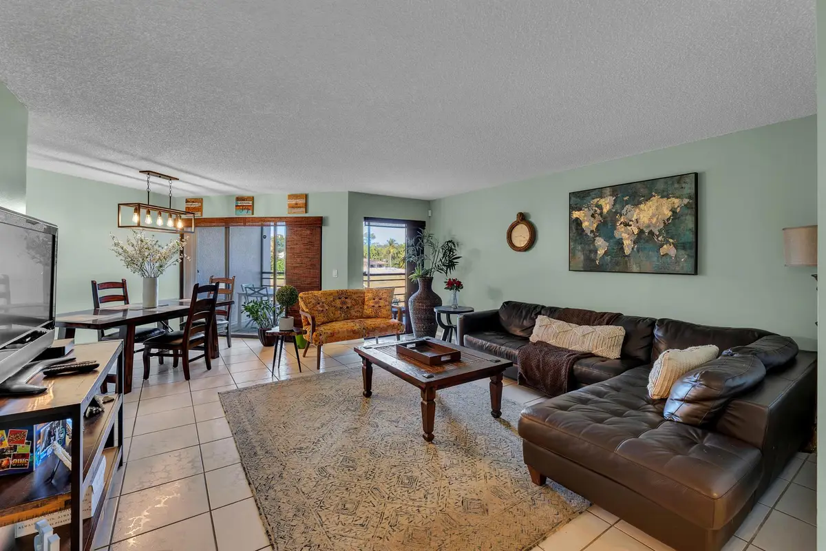 5650 Camino Del Sol #205, Boca Raton, FL 33433 - Image #1