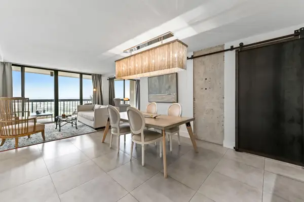 2425 Presidential Way #1806, West Palm Beach, FL 33401