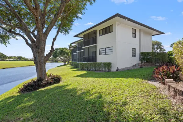 451 Greensward Lane #201-B, Delray Beach, FL 33445