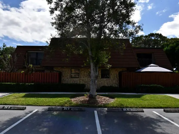 1458 N Lawnwood Circle #26b, Fort Pierce, FL 34950