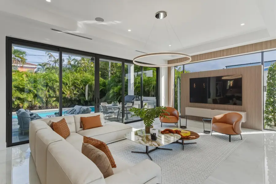 1050 NE 3rd Avenue, Boca Raton, FL 33432 - Image #3