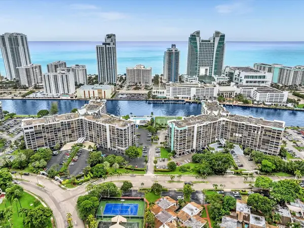 600 Parkview Drive #719, Hallandale Beach, FL 33009