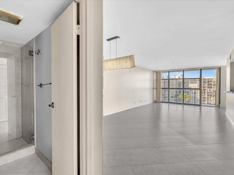 600 Parkview Drive #719, Hallandale Beach, FL 33009 - Image #3