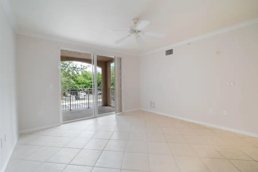 6386 Emerald Dunes Drive #203, West Palm Beach, FL 33411 - Image #3