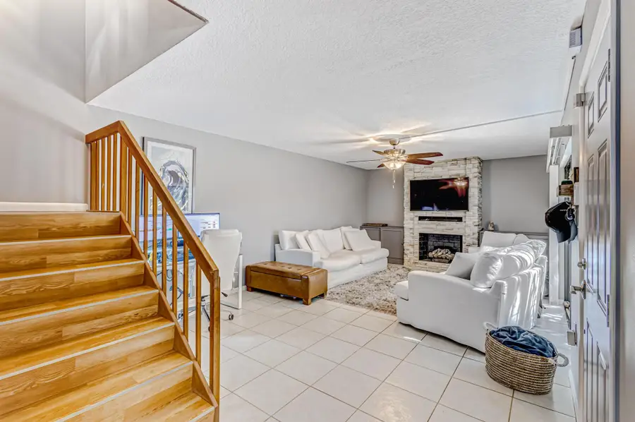 423 4th Court, Palm Beach Gardens, FL 33410 - Image #3