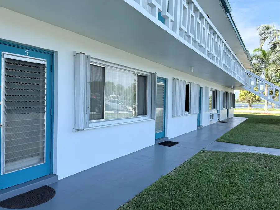 2204 Lake Osborne Drive #5, Lake Worth Beach, FL 33461 - Image #2