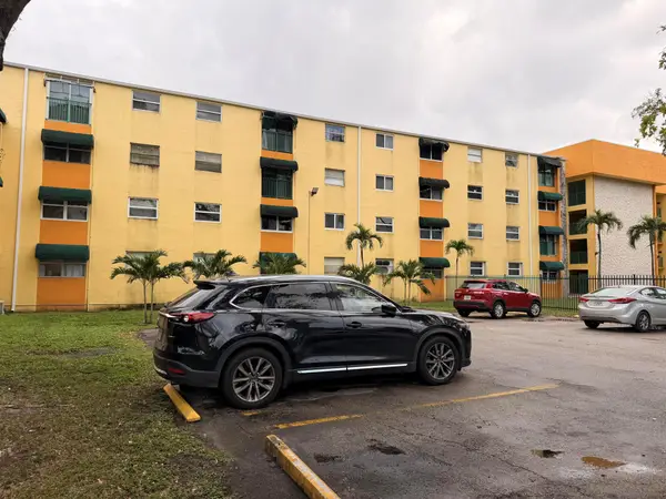606 W 81st Street #111, Hialeah, FL 33014