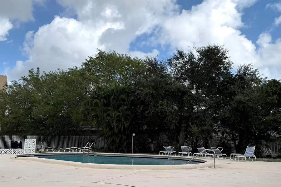 1200 Tallwood Avenue #202, Hollywood, FL 33021 - Image #3