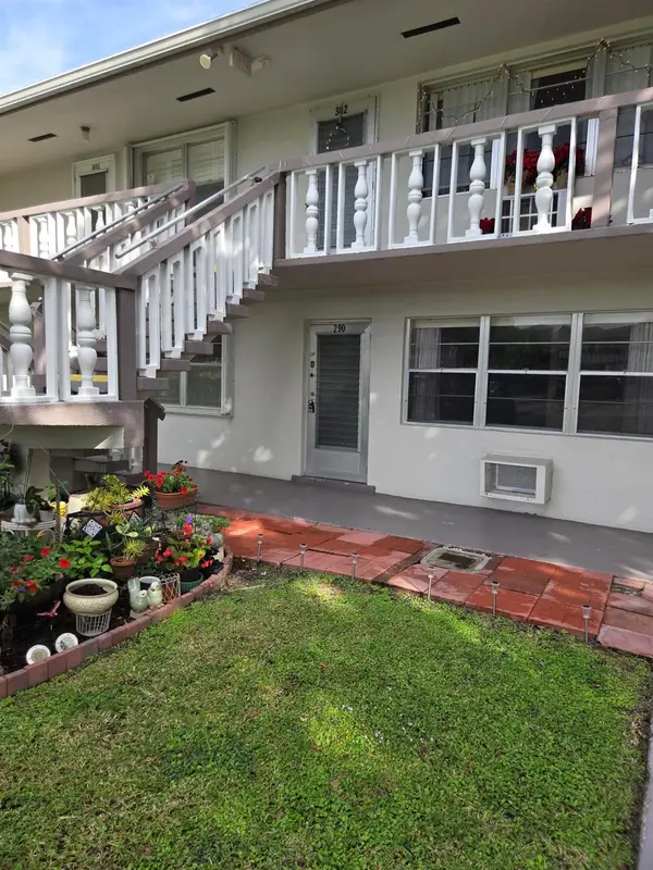 290 Chatham O, West Palm Beach, FL 33417