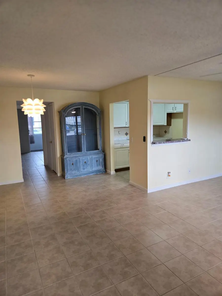 290 Chatham O, West Palm Beach, FL 33417 - Image #2