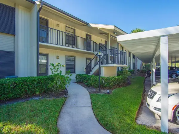 25 Plantation Drive #201, Vero Beach, FL 32966