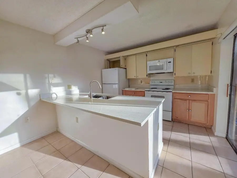 832 Blue Ridge Circle, West Palm Beach, FL 33409 - Image #2