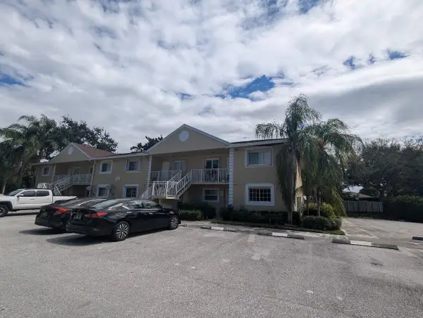 104 Palm Beach Trace Drive, Royal Palm Beach, FL 33411