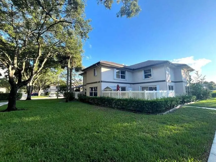 7 Amherst Court #Apt A, Royal Palm Beach, FL 33411 - Image #3