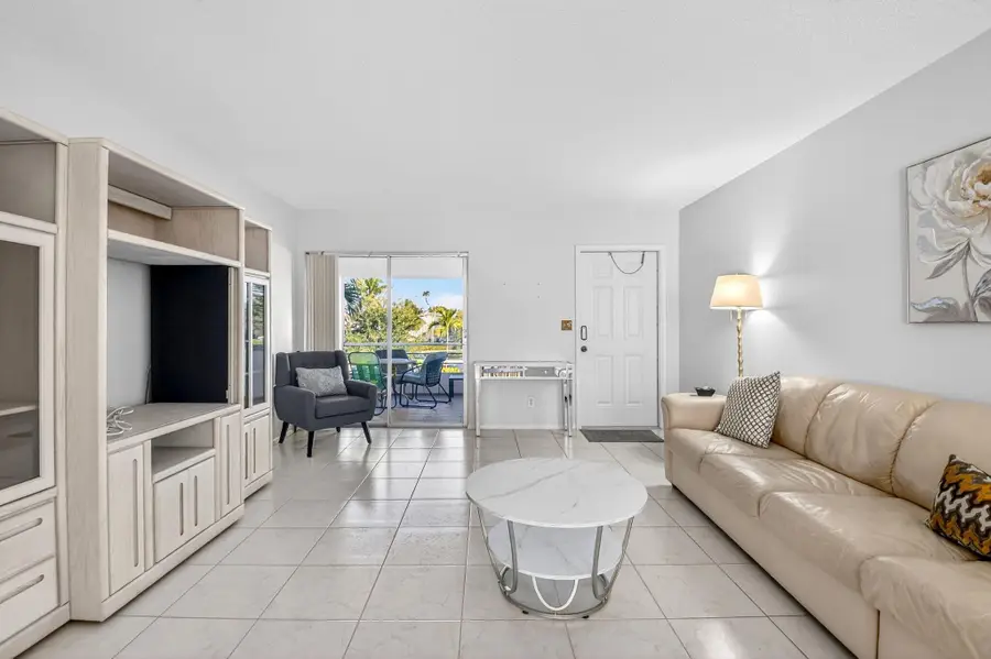 94 Stratford G, West Palm Beach, FL 33417 - Image #3