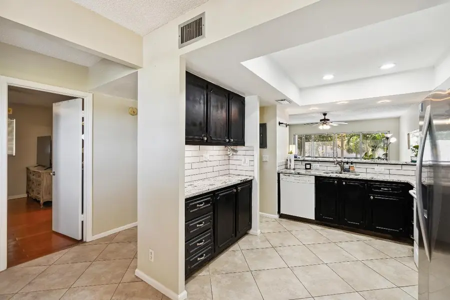 3075 E Gardens East Drive #32, Palm Beach Gardens, FL 33410 - Image #3