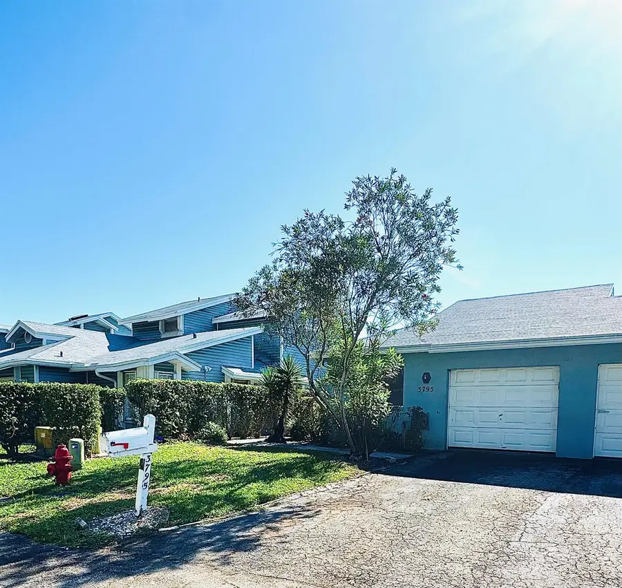 3795 Island Club Circle E #10, Lake Worth, FL 33462 - Image #2
