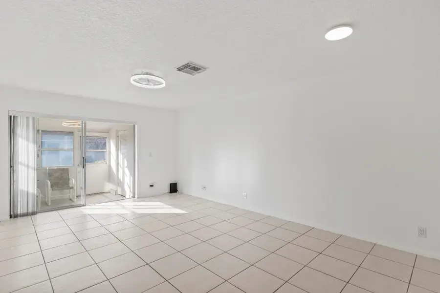 2727 Dudley Drive W #G, West Palm Beach, FL 33415 - Image #2